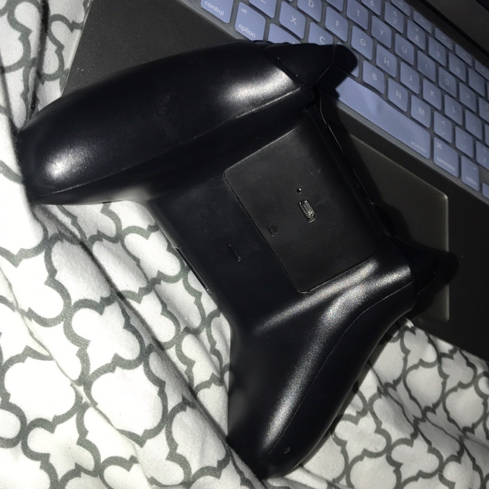 Xbox One Controller - Picture 2 of 2